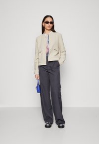 Vero Moda Tall VMAMALA JACKET - Pilotska jakna - silver lining