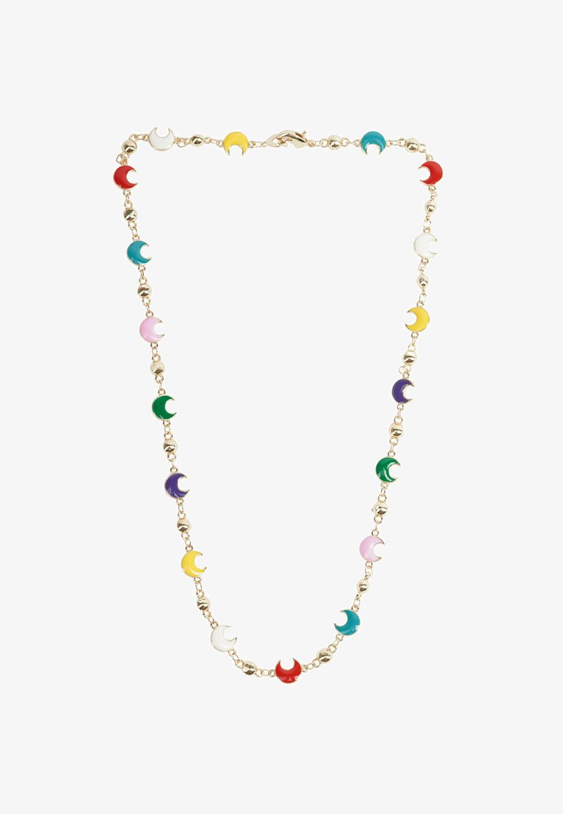 Collana in oro con palline dorate alternate e piccoli charm a forma di mezzaluna colorati in rosso, bianco, giallo, blu, rosa, verde e viola.