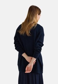 Monoprix COL V  - Gilet - marine