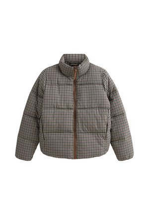Gepatteerde, bruin en crèmekleurige houndstooth puffer jacket met een hoge kraag en een bruine rits, met horizontale stiksels over de stof.