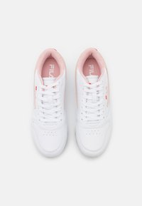 Fila ORBIT - Sapatilhas - white/peach whip