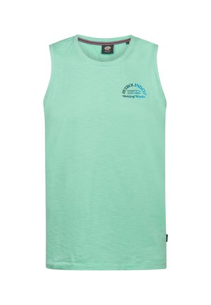 Débardeur sans manches en coton vert clair avec encolure ronde. Présente un texte imprimé en bleu : « PETROLIND CO, COUCHERS DE SOLEIL + BONNES VIBRATIONS, Making Waves. »