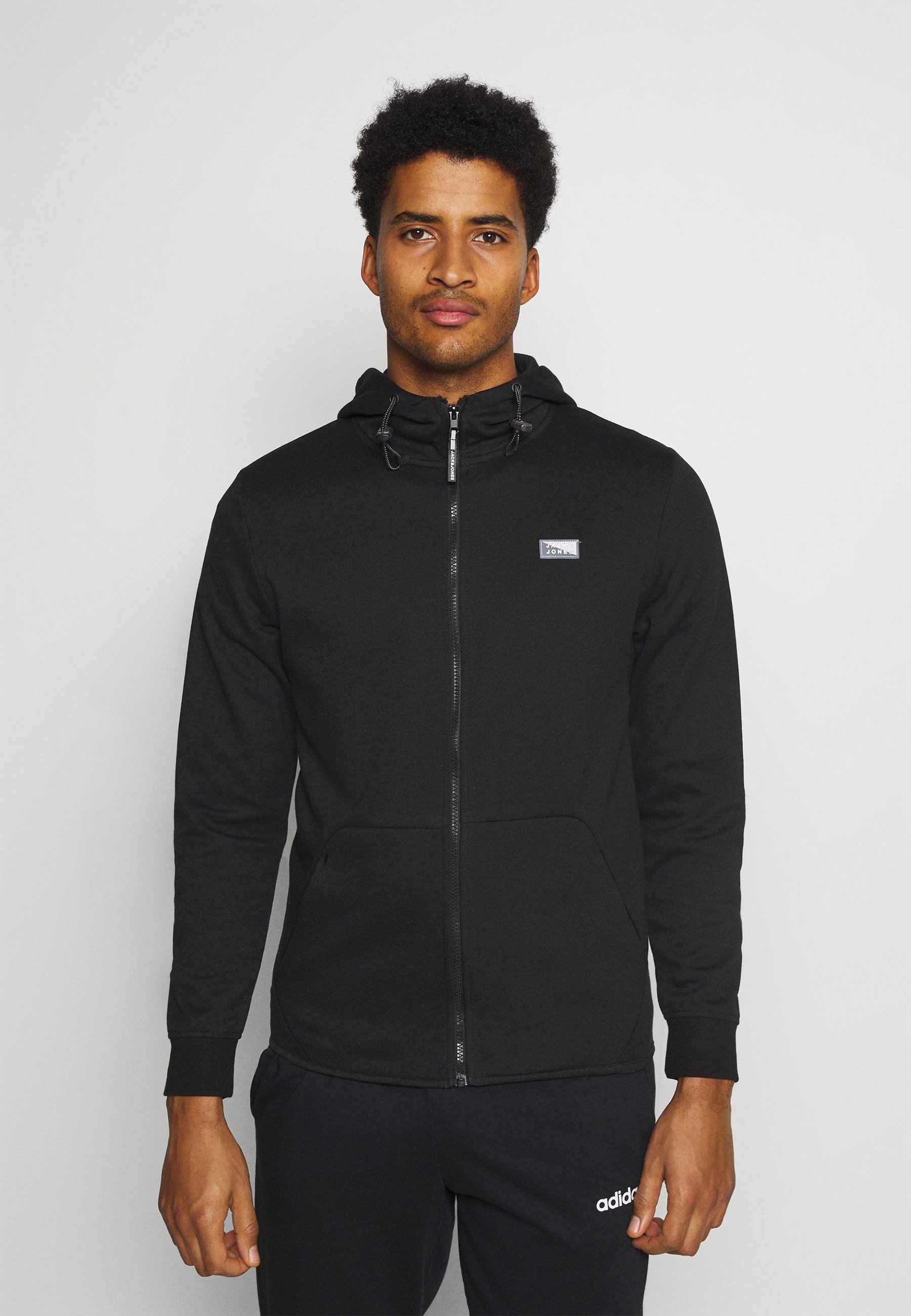 Jack \u0026 Jones JCOAIR ZIP HOOD - Sudadera con cremallera - black/negro -  Zalando.es