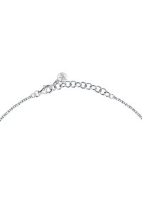 Bracciale in argentoo con chiusura a moschettone e lunghezza regolabile, caratterizzato da anelli circolari e un piccolo dettaglio a forma di foglia.