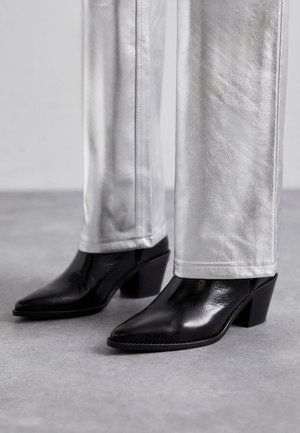 TYLER CECILIA VINTAGE - Kovbojská/motorkárska členková čižma - noir