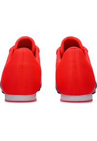 ASICS HYPER MD 8 - Punte - flash red black