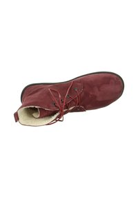 Burgunderfarbene Wildleder-Schnürstiefelette mit schwarzer Sohle und cremefarbener Fleece-Innenausstattung, aus einer Draufsicht gezeigt.