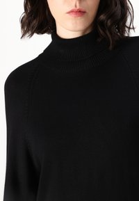 Bruuns Bazaar ANEMONE MAISAS DRESS - Abito in maglia - black