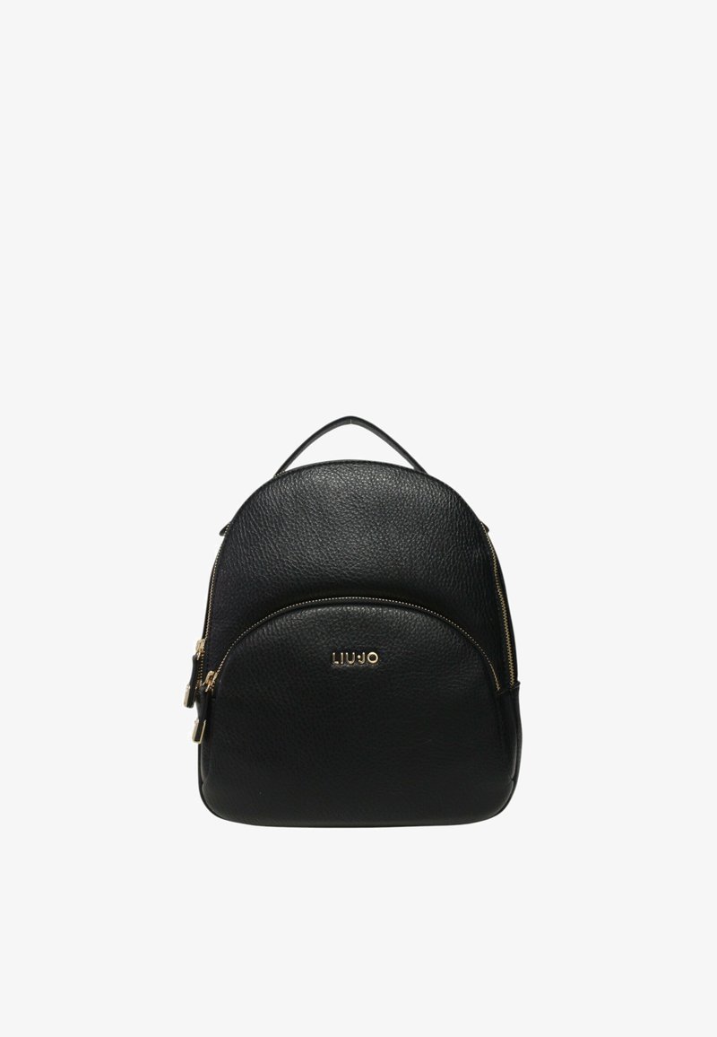 Sac à dos en cuir noir avec une forme arrondie, doté d'une poche zippée à l'avant, d'accents en métal doré et d'une poignée supérieure pour le transport.