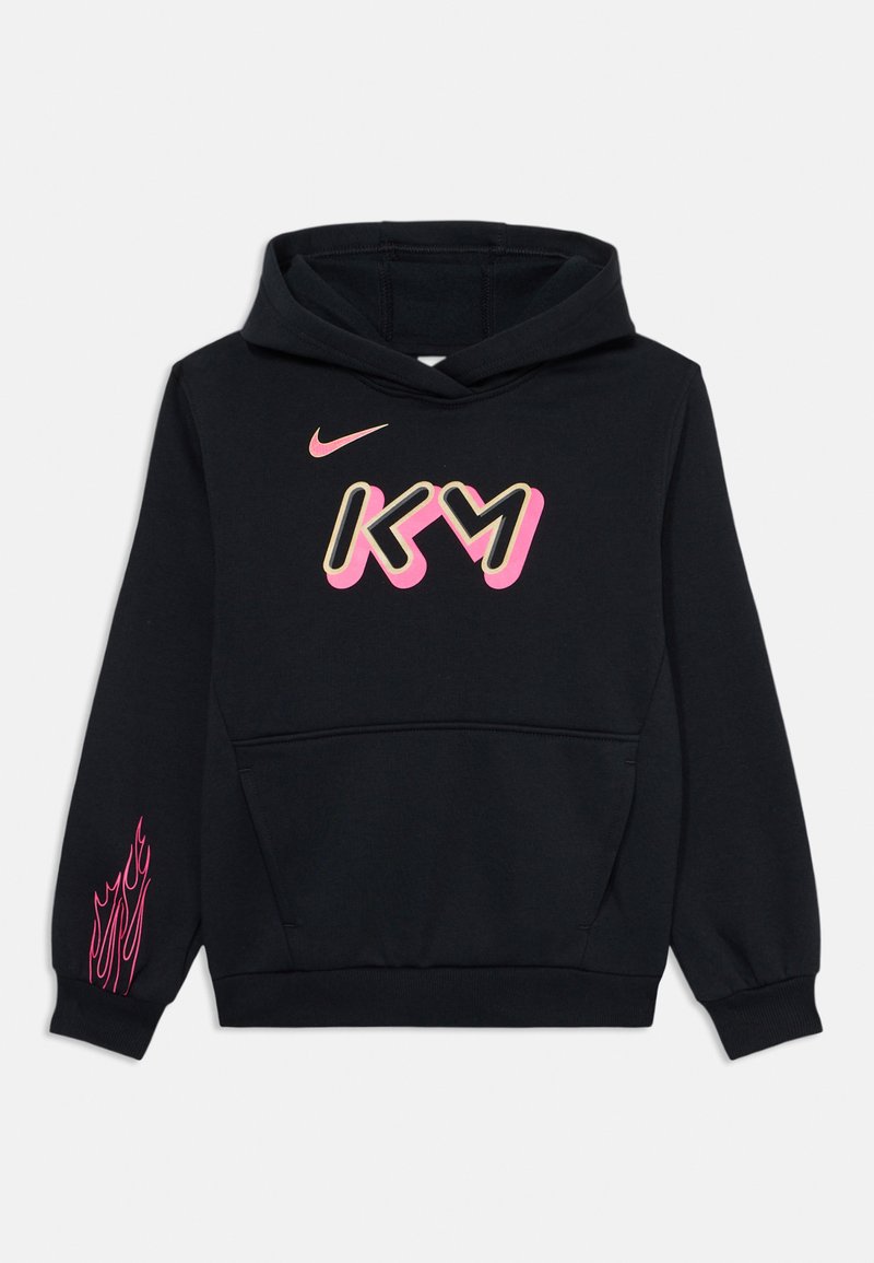 Schwarzer Kapuzenpullover mit einer Fronttasche, versehen mit einem pinken und goldenen "KM"-Logo sowie pinken Flammenakzenten am linken Ärmel. Material aus Baumwollmischung.