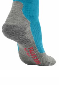 Calzino grigio e turchese con lavorazione a maglia testurizzata, caratterizzato da un tallone rinforzato, supporto elastico per l'arco e il marchio rosso "FALKE" sulla suola.
