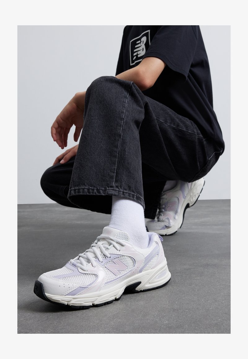 New Balance 530 - Treniņu apavi - beige/white/rose