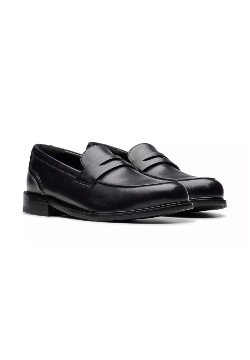 Mocassins en cuir noir avec un bout arrondi, une lanière décorative à l'avant et un petit talon en bloc. Texture lisse avec des détails cousus.