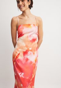 NA-KD TIE BACK DETAIL - Dolga obleka - floral print