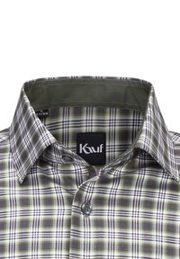 Camicia a quadri verde e grigia con colletto button-down, caratterizzata da una texture di tessuto morbido e un'etichetta nera recante la scritta "Kauf."