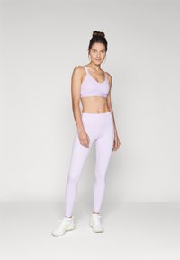 Nike Performance INDY BRA - Sujetadores deportivos con sujeción media - lilac bloom