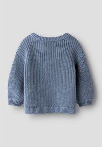 Blå strikket sweater med tekstureret overflade, med round hals, cropped længde og brede ærmer. Syet kant og manchetter.