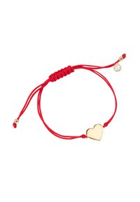 Czerwona bransoletka z sznurkiem z gładkim złotym sercem, z regulowanym węzełkiem i małym złotym akcentem.