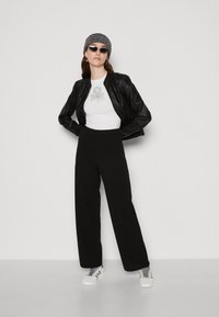 Vero Moda VMJADA WIDE PANTS - Bukser - black