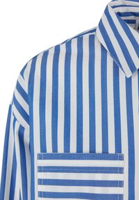 Camicia a righe blu e bianche con colletto classico e taschino. Realizzata in tessuto liscio con un design a vestibilità regolare.