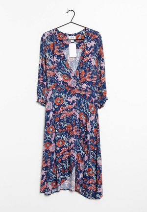 Námořnické modré květinové šaty s dlouhými rukávy, s výstřihem do V, květinovými vzory v červené a růžové barvě a rozparkem na lemu. Visí na háčku.