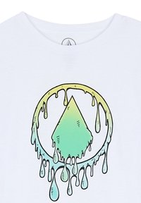 Vit bomull t-shirt med en cirkulär grafik med droppdesign, som visar en grön och gul gradienttriangel inom cirkeln.