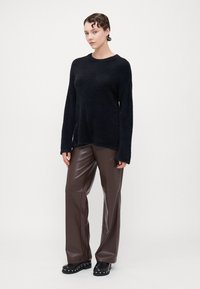 ONLY Tall ONLPETRA LOOSE O NECK - Svetr - black