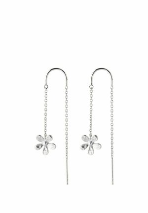 Silberne Kettenohrringe mit blumenförmigen Anhängern, die jeweils fünf abgerundete Blütenblätter und an jedem Ende der Kette eine dünne Stange aufweisen.
