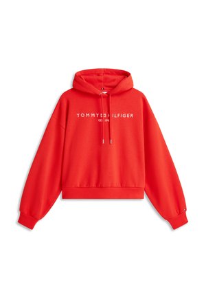 Sweat à capuche rouge à manches longues avec texte devant "Tommy Hilfiger EST 1985", avec capuche à cordon de serrage et poignets et ourlet côtelés.