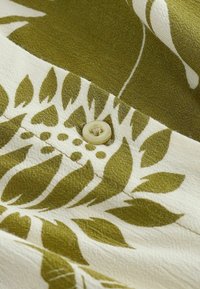 Next TIE FRONT  - Päevakleit - green leaf print