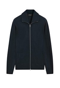 Giacca zip-up navy in morbida lana, con un ampio colletto, maniche lunghe e due tasche laterali. Texture liscia con un design pulito.