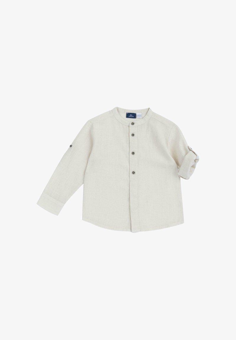 Chemise beige à manches longues pour tout-petit avec col mandarin, quatre boutons sur le devant et manches retroussées fixées par une patte à bouton.