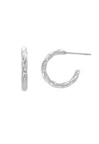 Orecchini a cerchio in argento con design intrecciato, caratterizzati da una texture liscia e lucida e da un perno dritto per una chiusura sicura.