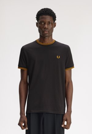 Fred Perry, TWIN TIPPED - Обикновена тениска - anchorgry/golden