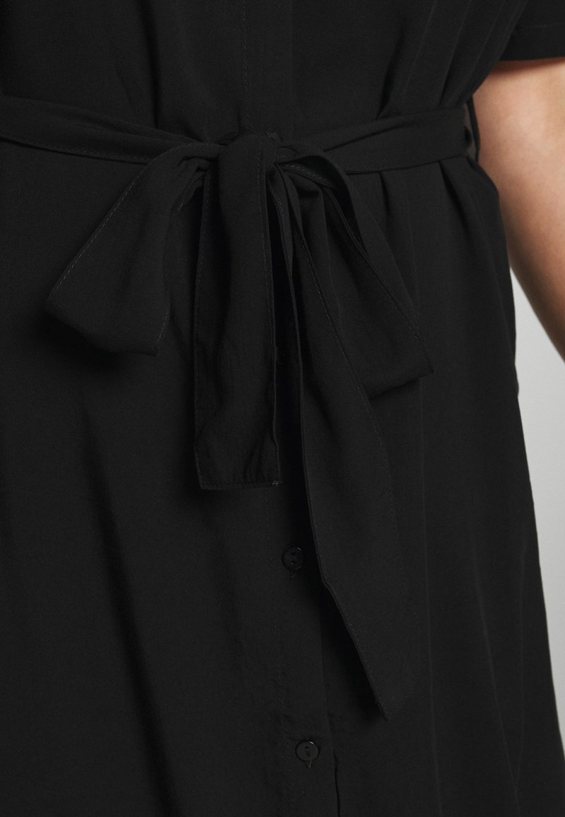 Damen Freizeitkleider | ONLY Carmakoma CARVISTALA SHIRT DRESS SOLID Freizeitkleid black/schwarz - QM53650 Damen Freizeitkleider | ONLY Carmakoma CARVISTALA SHIRT DRESS SOLID Freizeitkleid black/schwarz - QM53650