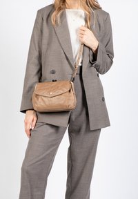 Aunts & Uncles MRS MADELINE - Schoudertas - timeless taupe