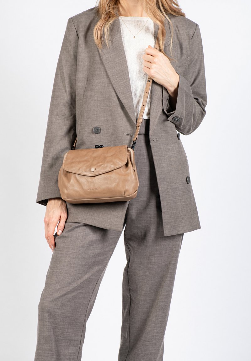 Aunts & Uncles MRS MADELINE - Schoudertas - timeless taupe