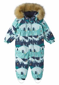 Mono de nieve aislante para niños en color azul verdoso con un patrón de bosque y montañas, que presenta una capucha forrada de pelo sintético, cierre de cremallera y puños elásticos.