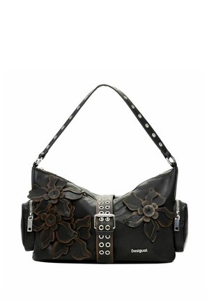 Schwarze Leder-Umhängetasche mit großen dunklen Blumenapplikationen, silberner Schnalle und Ösen, seitlichen Reißverschlusstaschen und "Desigual"-Logo.