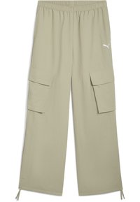 Jasno khaki spodnie cargo z elastycznym paskiem w talii, dwiema bocznymi kieszeniami i detalem logo. Materiał wydaje się gładki z lekko teksturowanym wykończeniem.