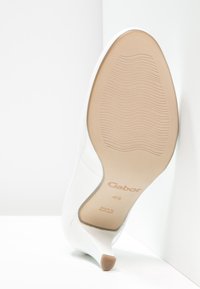 Gabor Escarpins - white