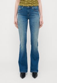 ONLY Tall ONLBLUSH MID - Zvonové džínsy - medium blue denim