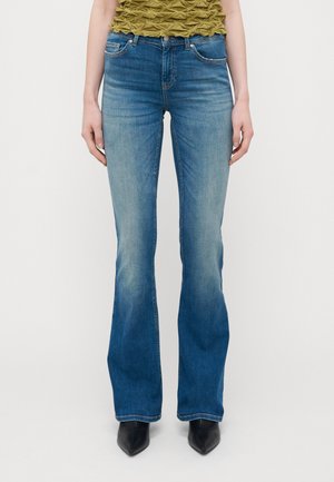ONLBLUSH MID - Blugi evazați - medium blue denim