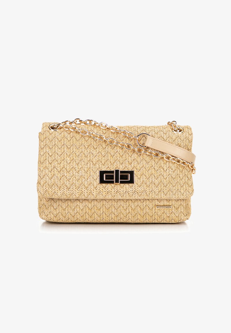 Borsa intrecciata beige con motivo a zig zag, tracolla in catena dorata, chiusura nera e una finitura in pelle crema. Presenta un dettaglio del logo del brand sul lato.