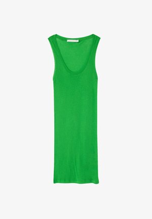 Débardeur vert en tissu coton doux, présentant une encolure dégagée, un design sans manches, et une silhouette ajustée, sans motifs ni accents.