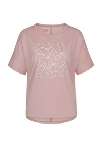 Różowa koszulka z krótkim rękawem z białym rysunkiem kwiatowym na froncie, okrągłym dekoltem i zaokrąglonym dołem. Miękka tekstura materiału.