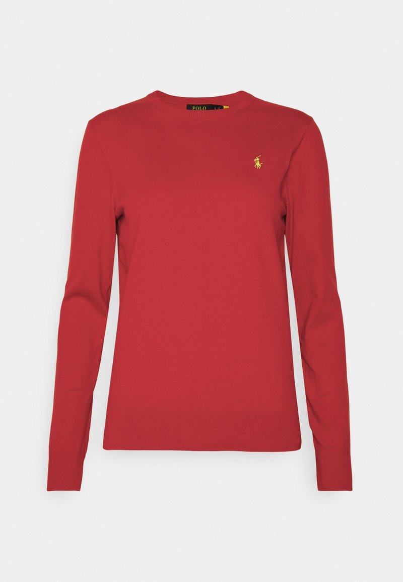Pull rouge à manches longues avec col rond, petit logo jaune brodé sur la poitrine gauche et bords côtelés.