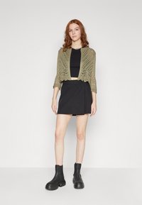 JDY JDYSUN CROPPED CARDIGAN - Vesta na kopčanje - deep lichen green