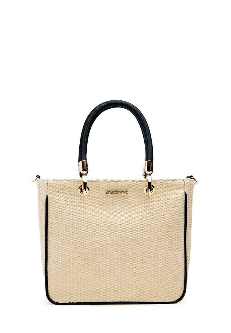 Bolso tote tejido beige con asas negras, que presenta herrajes en tono dorado y un borde negro en contraste a lo largo de los bordes.