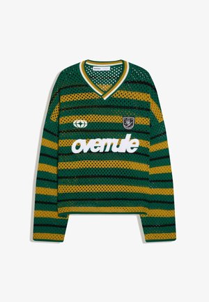 Groen-gele gestreepte mesh trui met lange mouwen en V-hals, witte "ovemule" tekst en twee kleine logo's op de borst.